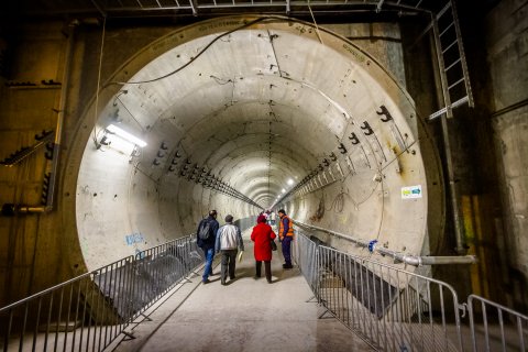 In tunel spre statia de metrou Favorit