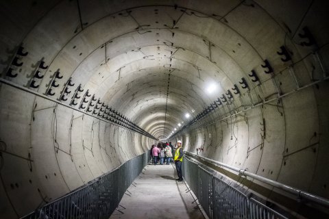 In tunel spre statia de metrou Favorit