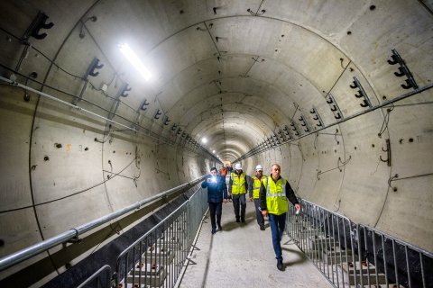 In tunel spre statia de metrou Favorit