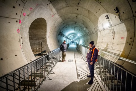 In tunel spre statia de metrou Favorit