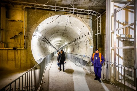 In tunel spre statia de metrou Favorit