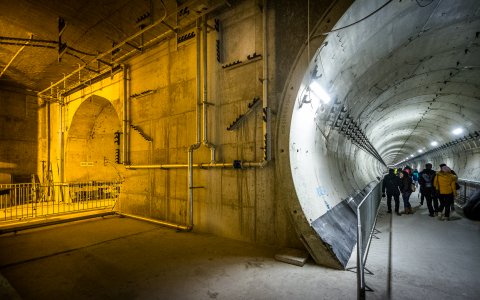 In tunel spre statia de metrou Favorit