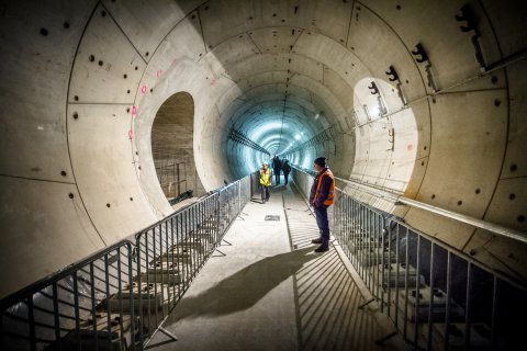 In tunel spre statia de metrou Favorit