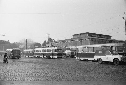 Mijloace de transport în Piața Unirii 05.11.1977