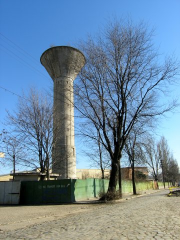 Turn de apă pe șoseaua Electronicii