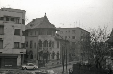 Strada Antim, la intersecţia cu străzile Lăzureanu şi Minotaurului