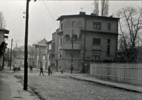 Strada Meteorilor, colţ cu strada Ion Ţăranu