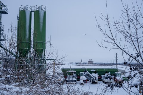 Mănăstirea Chiajna văzută de pe drumul Săbăreni