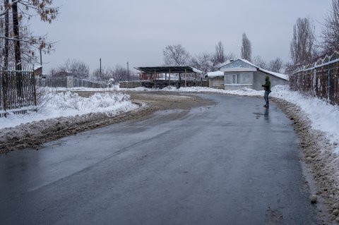 Drumul Poiana Pietrei cu stația de autobuz