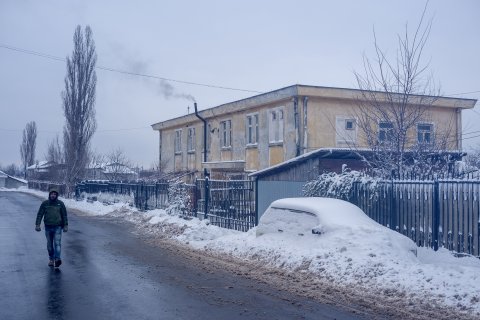 Drumul Poiana Pietrei cu stația de autobuz