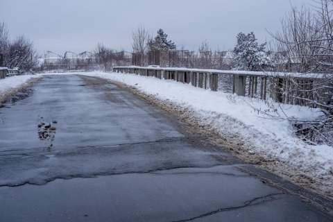 Magaziile CFR văzute de pe pasajul Săbăreni