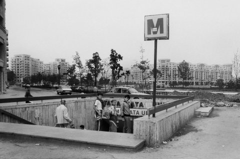 Statia de metrou Piata Unirii, iesirea de la Horoscop