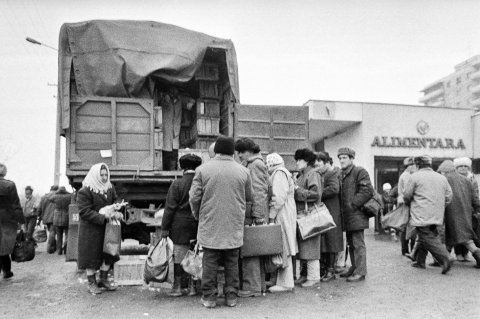 Pui vii vanduti din camion - Bulevardul Nicolae Grigorescu