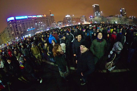 Continua protestele anti-coruptie in Bucuresti