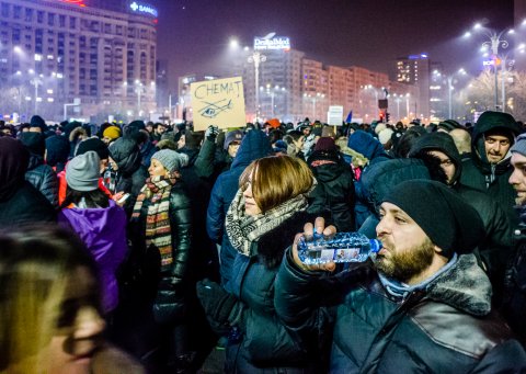 Martea Neagra - Protest impotriva OUG privind abuzul in serviciu - Piata Victoriei