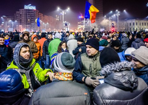 Martea Neagra - Protest impotriva OUG privind abuzul in serviciu - Piata Victoriei