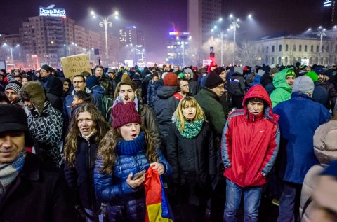 Martea Neagra - Protest impotriva OUG privind abuzul in serviciu - Piata Victoriei