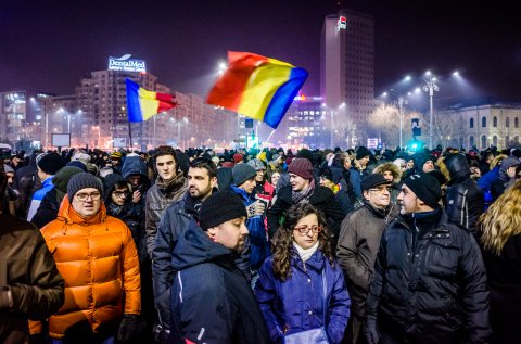 Martea Neagra - Protest impotriva OUG privind abuzul in serviciu - Piata Victoriei