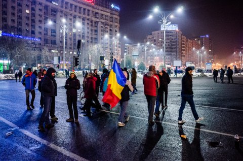 Martea Neagra - Protest impotriva OUG privind abuzul in serviciu - Piata Victoriei