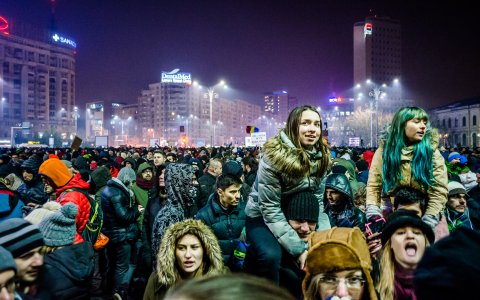 Martea Neagra - Protest impotriva OUG privind abuzul in serviciu - Piata Victoriei