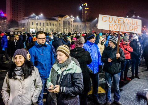 Martea Neagra - Protest impotriva OUG privind abuzul in serviciu - Piata Victoriei