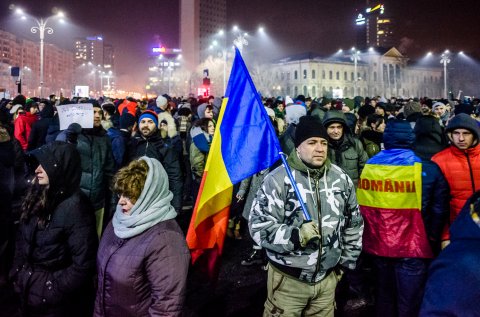 Martea Neagra - Protest impotriva OUG privind abuzul in serviciu - Piata Victoriei