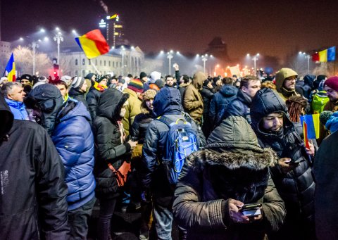 Martea Neagra - Protest impotriva OUG privind abuzul in serviciu - Piata Victoriei