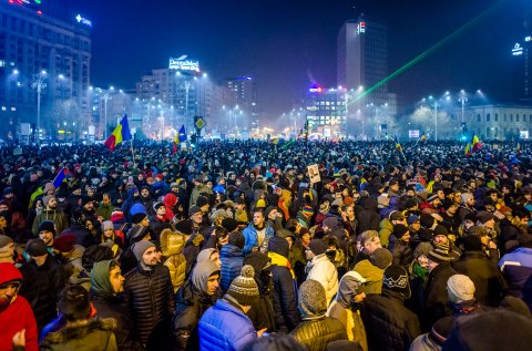 Martea Neagra - Protest impotriva OUG privind abuzul in serviciu - Piata Victoriei