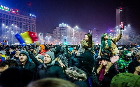 Martea Neagra - Protest impotriva OUG privind abuzul in serviciu - Piata Victoriei