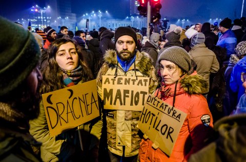 Martea Neagra - Protest impotriva OUG privind abuzul in serviciu - Piata Victoriei