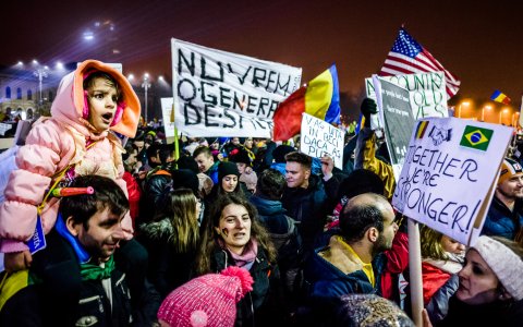 Protest anticoruptie - Piata Victoriei