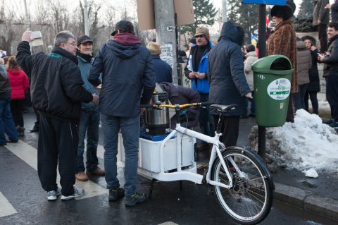 Protest Cotroceni - Ceai cald