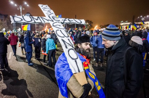 Preot - Protest anticoruptie - Piata Victoriei