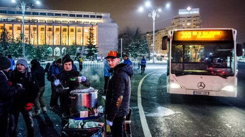 Ceai cald - Protest anticoruptie - Piata Victoriei