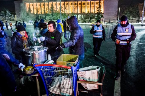 Ceai cald pentru toata lumea - Protest anticoruptie - Piata Victoriei