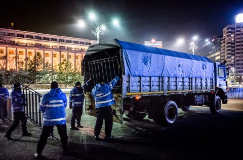 Strangerea gardului - Protest anticoruptie - Piata Victoriei