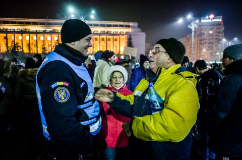 Discutie - Protest anticoruptie - Piata Victoriei