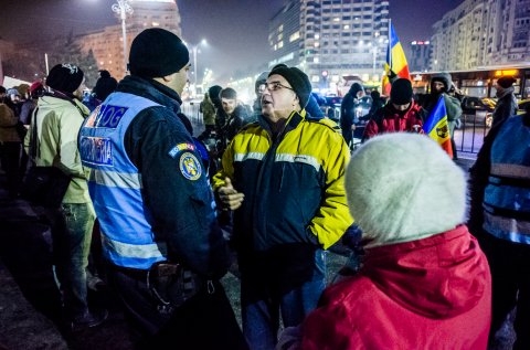 Discutie - Protest anticoruptie - Piata Victoriei