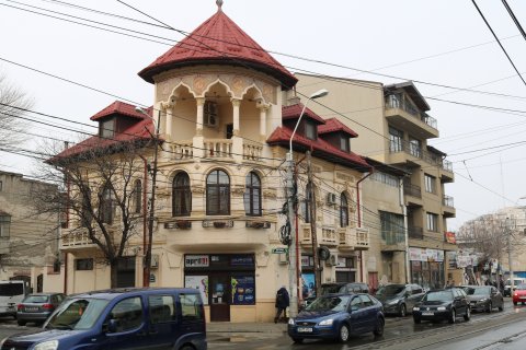 Casa pictata pe strada Lizeanu