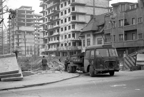 SKODA pt. asfalt intersectia Banu Manta cu Titulescu 25.12.1976