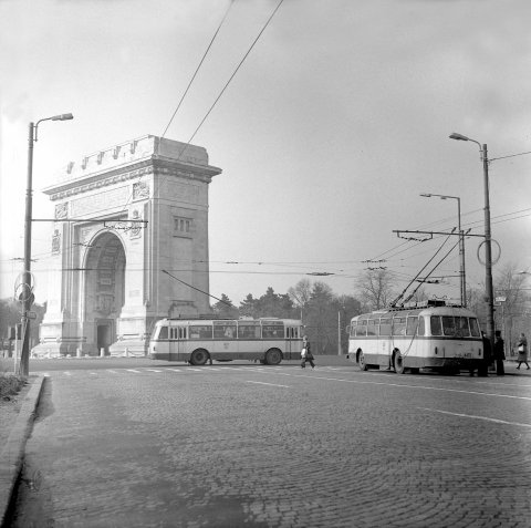 Tbus 4517 linia 81 Arcul de Triumf iulie 1972