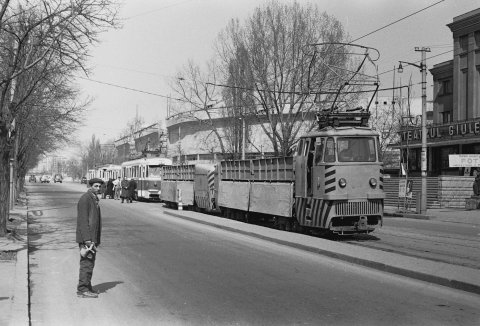tramvai pentru transport piatra sparta Calea Giulesti 30.03.1976