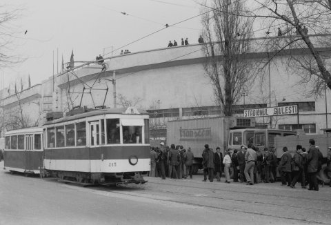 V 09 nr. 215 linia 11 Stadionul Giulesti 29.02.1976