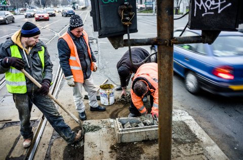 Lucrari la un refugiu RATB - Bulevardul Octavian Goga