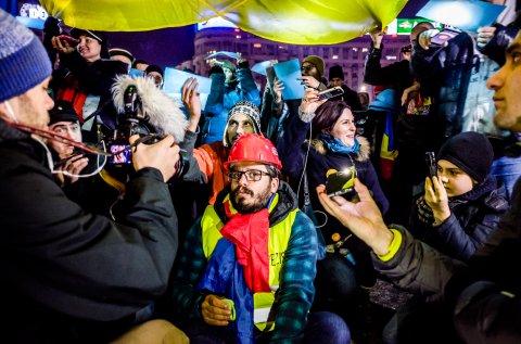 Sub o stea - Protest anticoruptie - Piata Victoriei