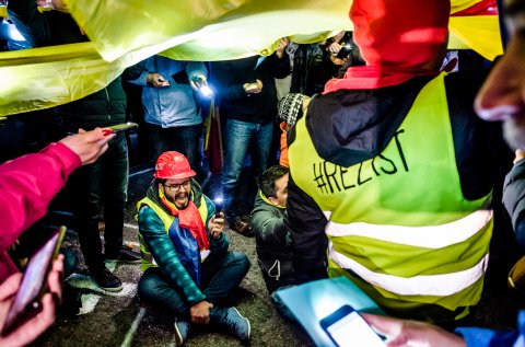 Sub o stea - Protest anticoruptie - Piata Victoriei