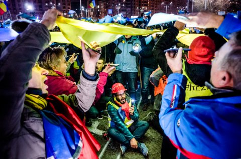 Sub o stea - Protest anticoruptie - Piata Victoriei