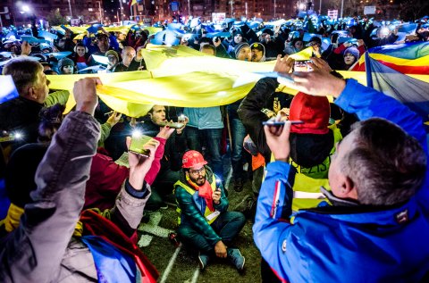 Sub o stea - Protest anticoruptie - Piata Victoriei