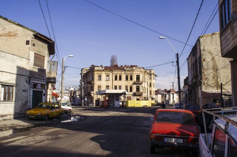 Intersectia Serban Voda cu Olimpului, langa Serban Voda 111