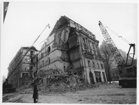 Hotel Victoria (fost Hotel de France) situat pe Calea Victoriei între Palatul C.E.C. şi Magazinul Victoria